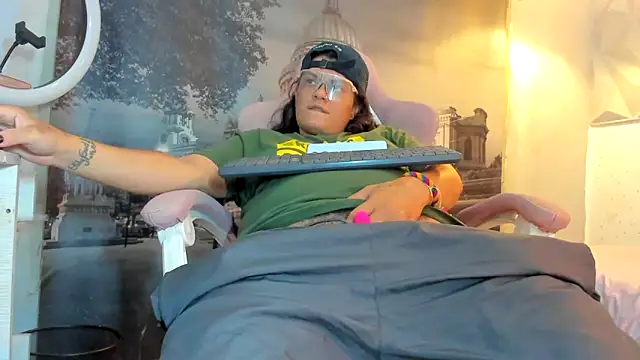 Snapshot of snowflake_xxx chatting on October 5, 2:22 pm snowflake xxx online show from October 5, 2:22 pm