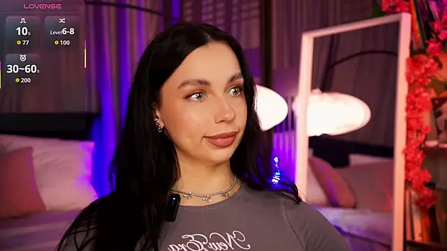 Snapshot of LunaNight chatting on October 6, 9:08 pm LunaNight online show from October 6, 9:08 pm