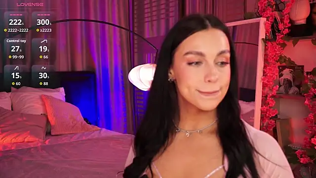 Snapshot of LunaNight chatting on October 13, 9:17 pm LunaNight online show from October 13, 9:17 pm