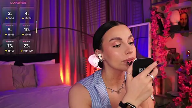 Snapshot of LunaNight chatting on October 26, 8:37 pm LunaNight online show from October 26, 8:37 pm