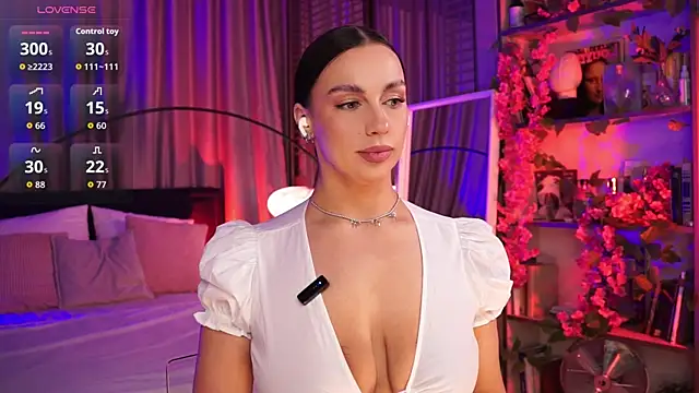 Snapshot of LunaNight chatting on October 17, 8:34 pm LunaNight online show from October 17, 8:34 pm