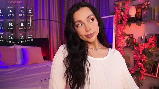 Snapshot of LunaNight chatting on October 24, 8:27 pm LunaNight online show from October 24, 8:27 pm