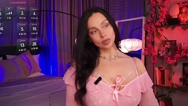 Snapshot of LunaNight chatting on September 12, 8:38 pm LunaNight online show from September 12, 8:38 pm