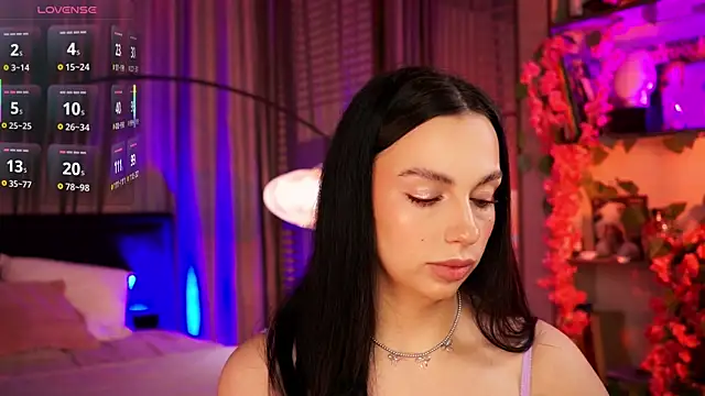 Snapshot of LunaNight chatting on October 4, 8:46 pm LunaNight online show from October 4, 8:46 pm