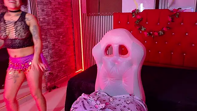 miahernadez303av online show from February 12, 4:58 am