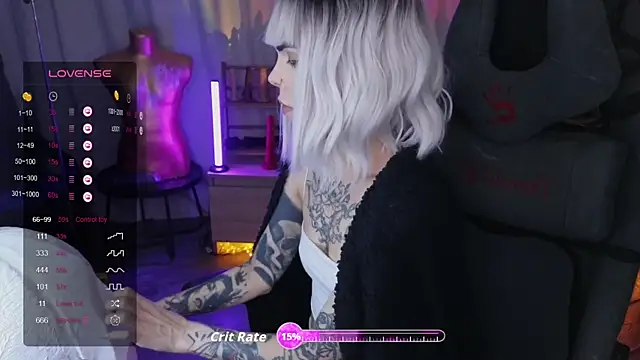 Snapshot of Kerry_Kirk chatting on October 19, 8:33 pm Kerry Kirk online show from October 19, 8:33 pm