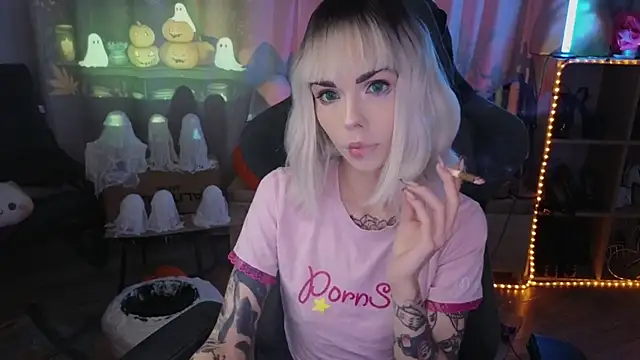 Snapshot of Kerry_Kirk chatting on October 23, 11:44 pm Kerry Kirk online show from October 23, 11:44 pm