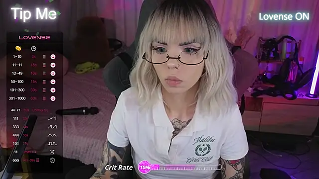 Snapshot of Kerry_Kirk chatting on October 3, 11:54 pm Kerry Kirk online show from October 3, 11:54 pm