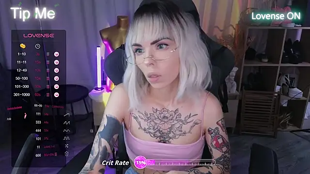 Snapshot of Kerry_Kirk chatting on October 17, 6:55 pm Kerry Kirk online show from October 17, 6:55 pm