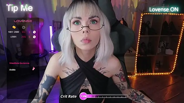 Snapshot of Kerry_Kirk chatting on October 18, 8:32 pm Kerry Kirk online show from October 18, 8:32 pm