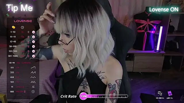 Snapshot of Kerry_Kirk chatting on October 13, 9:28 pm Kerry Kirk online show from October 13, 9:28 pm