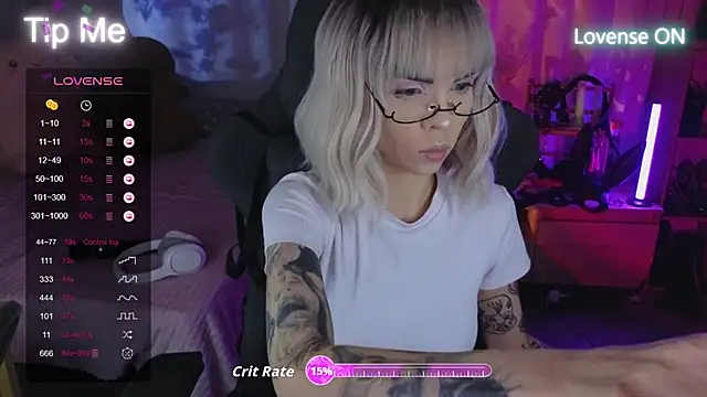 Snapshot of Kerry_Kirk chatting on October 7, 10:58 pm Kerry Kirk online show from October 7, 10:58 pm