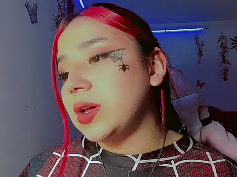 Snapshot of madisonx17 chatting on November 1, 12:37 am madisonx17 online show from November 1, 12:37 am