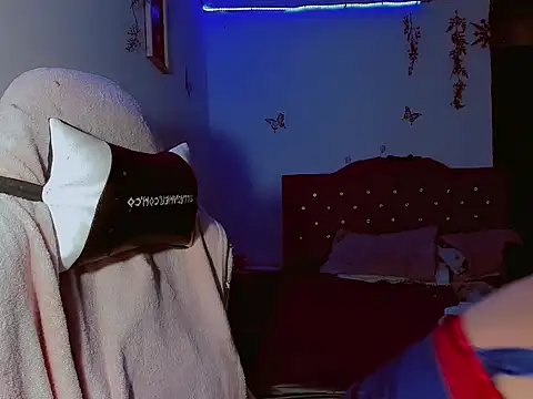 Snapshot of madisonx17 chatting on October 30, 12:02 am madisonx17 online show from October 30, 12:02 am