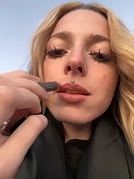 LoraaDoll online show from September 29, 3:50 pm