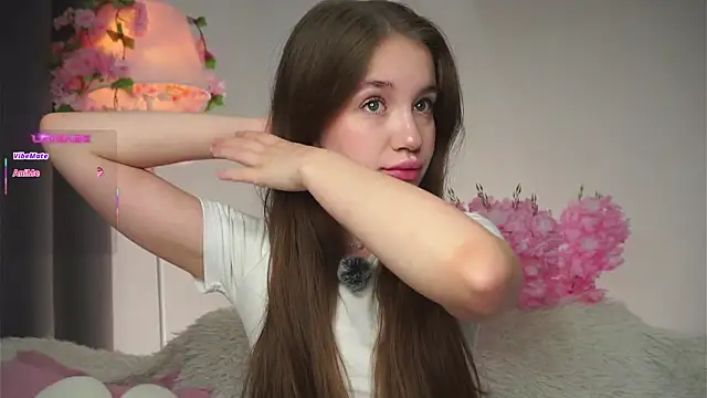 Snapshot of AmiLewis chatting on September 24, 1:15 am AmiLewis online show from September 24, 1:15 am