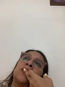 Snapshot of brendasexywet chatting on October 21, 8:13 pm brendasexywet online show from October 21, 8:13 pm