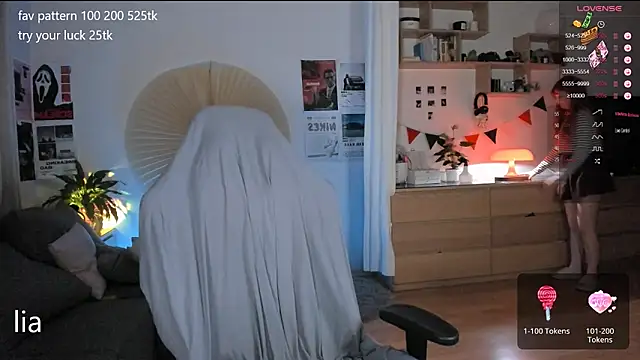 lil lia online show from September 25, 9:01 pm