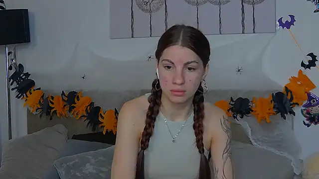 Snapshot of CassKiera chatting on October 27, 6:09 am CassKiera online show from October 27, 6:09 am