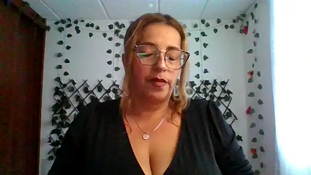 Snapshot of RossanaLionheart chatting on October 22, 8:36 pm RossanaLionheart online show from October 22, 8:36 pm