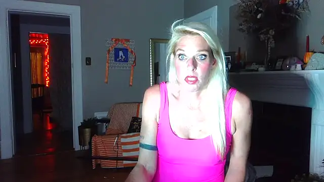 Snapshot of Glamazonx chatting on October 9, 1:21 am Glamazonx online show from October 9, 1:21 am