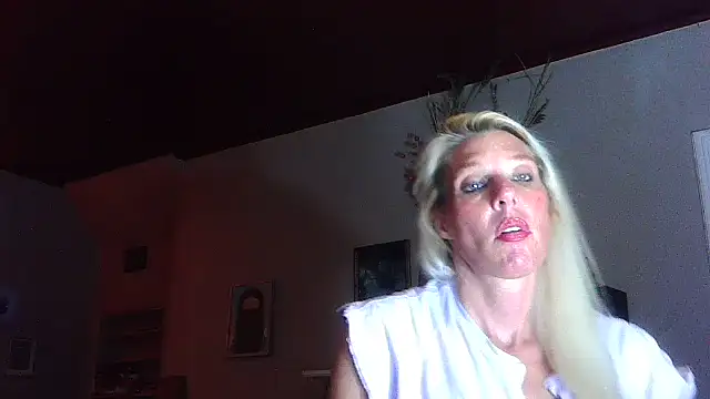 Snapshot of Glamazonx chatting on October 4, 1:00 am Glamazonx online show from October 4, 1:00 am