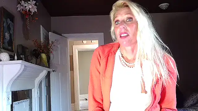 Snapshot of Glamazonx chatting on September 18, 1:31 pm Glamazonx online show from September 18, 1:31 pm