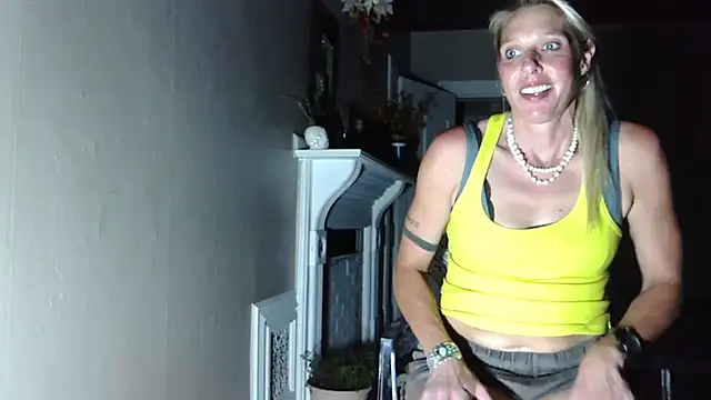 Snapshot of Glamazonx chatting on September 22, 3:05 am Glamazonx online show from September 22, 3:05 am