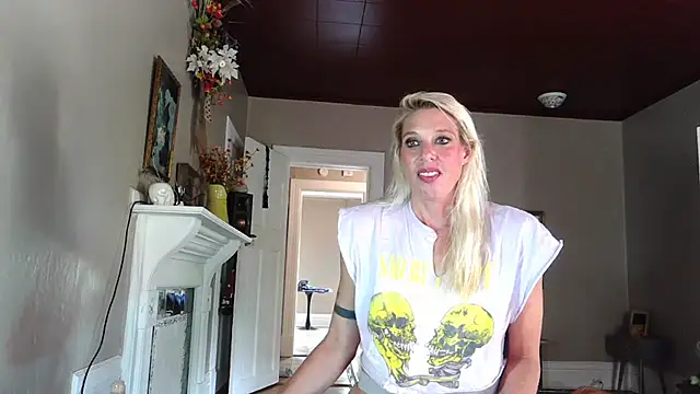 Snapshot of Glamazonx chatting on September 28, 8:25 pm Glamazonx online show from September 28, 8:25 pm