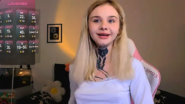 Britney Lynch online show from April 7, 5:59 pm