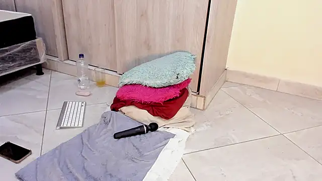 Swoni leia online show from September 21, 3:05 am