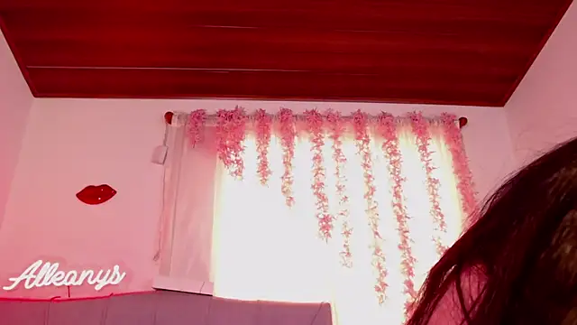 Snapshot of Alleanys_Cristal chatting on October 1, 3:28 pm Alleanys Cristal online show from October 1, 3:28 pm