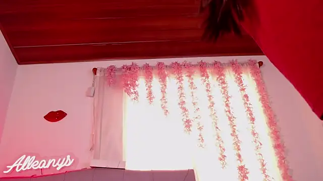 Snapshot of Alleanys_Cristal chatting on October 14, 3:14 pm Alleanys Cristal online show from October 14, 3:14 pm