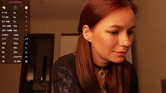 girl with snaketatto0 online show from April 6, 3:06 am