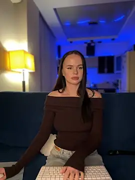 Snapshot of DinaTasty chatting on October 14, 8:44 pm DinaTasty online show from October 14, 8:44 pm