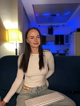 Snapshot of DinaTasty chatting on October 19, 9:17 pm DinaTasty online show from October 19, 9:17 pm