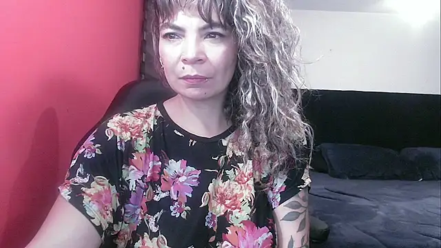 Snapshot of charlotedoll chatting on October 15, 5:21 am charlotedoll online show from October 15, 5:21 am