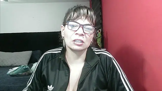 Snapshot of charlotedoll chatting on October 28, 4:51 am charlotedoll online show from October 28, 4:51 am