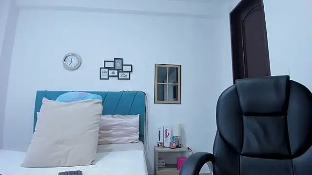 kamila lopez online show from November 24, 10:45 pm