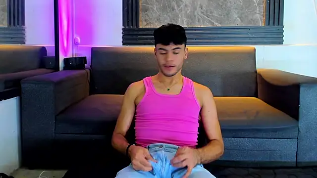 liam genner  online show from September 18, 8:18 pm