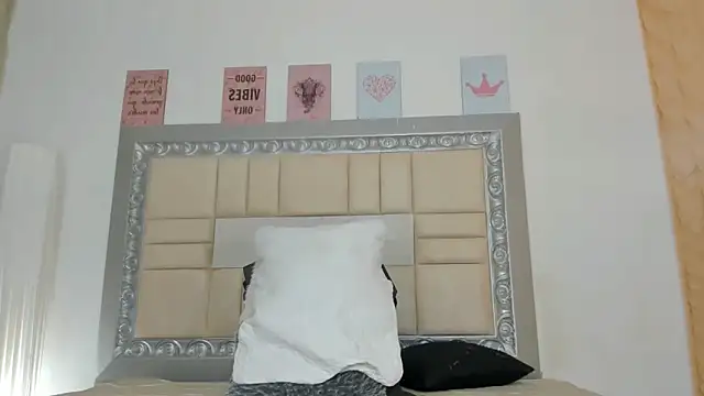 Snapshot of GingerDollx chatting on October 21, 8:35 pm GingerDollx online show from October 21, 8:35 pm