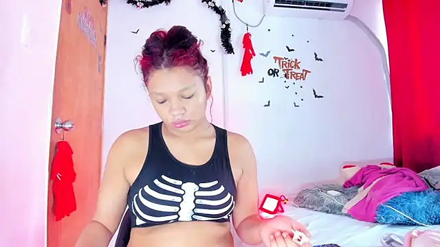 Snapshot of Emily_Coper18 chatting on October 10, 1:27 pm Emily Coper18 online show from October 10, 1:27 pm