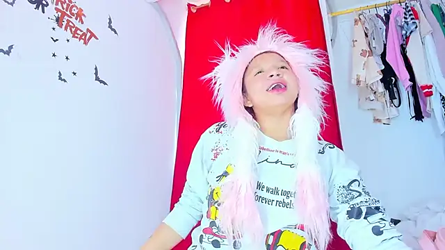 Snapshot of Emily_Coper18 chatting on October 27, 1:50 pm Emily Coper18 online show from October 27, 1:50 pm