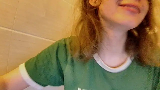 Snapshot of sun_place chatting on October 4, 1:06 pm sun place online show from October 4, 1:06 pm