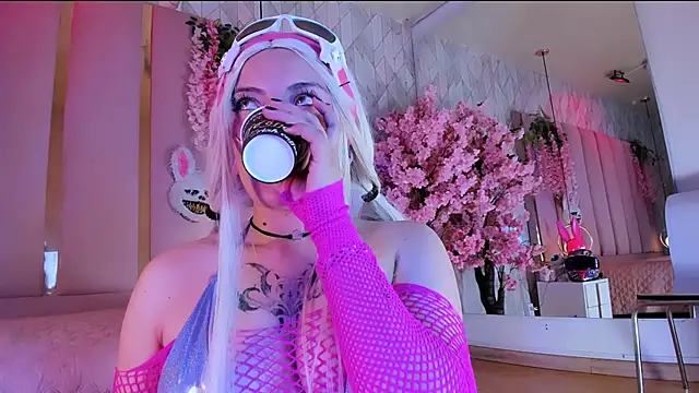 Broklinwhite  online show from January 9, 1:59 pm