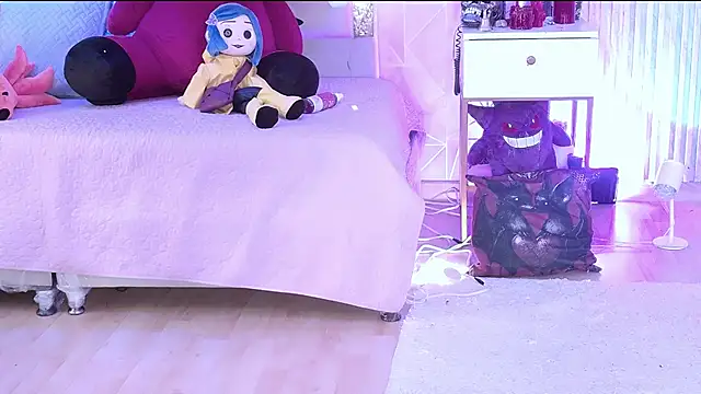 zephirahabney online show from November 8, 3:39 pm