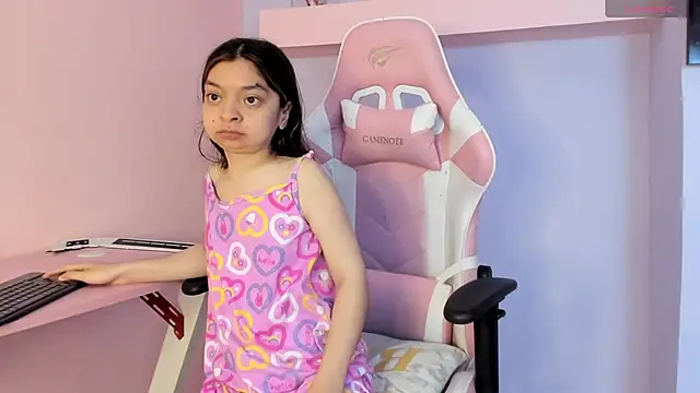 Snapshot of CharlotteMuller chatting on October 19, 8:22 pm CharlotteMuller online show from October 19, 8:22 pm