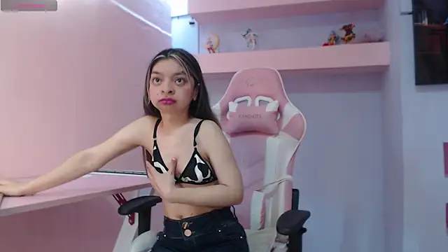 Snapshot of CharlotteMuller chatting on September 18, 8:40 pm CharlotteMuller online show from September 18, 8:40 pm