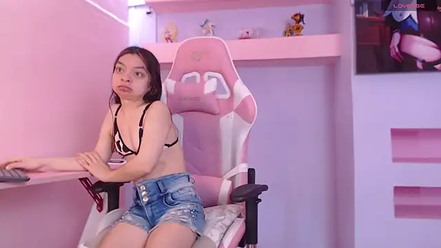 Snapshot of CharlotteMuller chatting on October 9, 9:30 pm CharlotteMuller online show from October 9, 9:30 pm