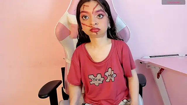 Snapshot of CharlotteMuller chatting on October 30, 9:05 pm CharlotteMuller online show from October 30, 9:05 pm